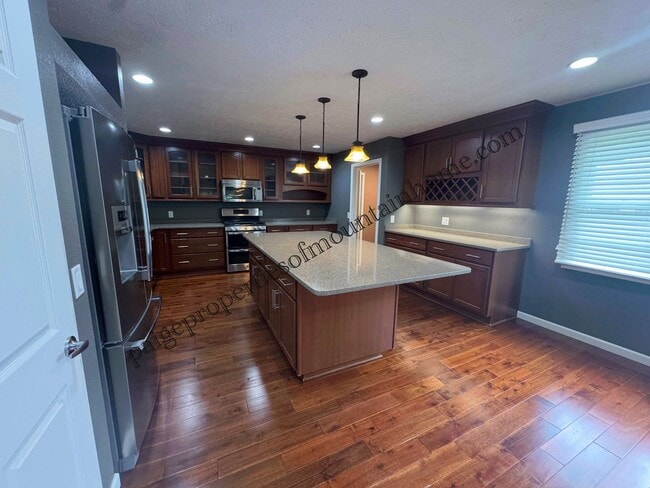 Building Photo - 4 Bed/2 Bath Home in Village Green