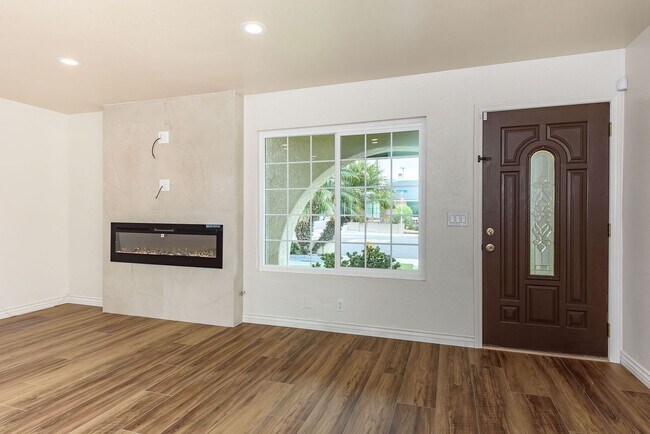 Building Photo - Your Newly Renovated Huntington Beach Oasi...