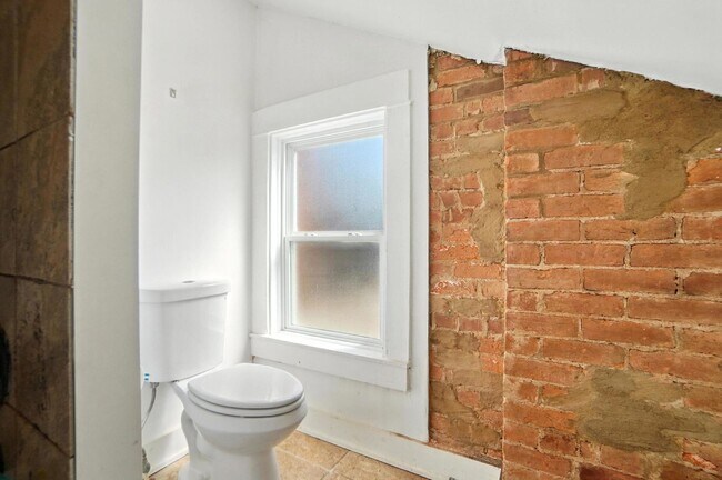 Building Photo - 843 Overton St
