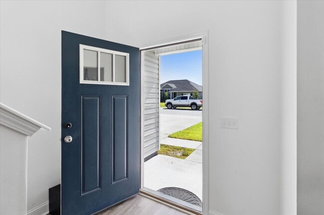 Building Photo - AVAILABLE OCTOBER 2025 [PET FRIENDLY]