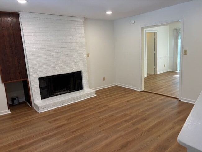 Building Photo - 8741 Chapel Hill Rd
