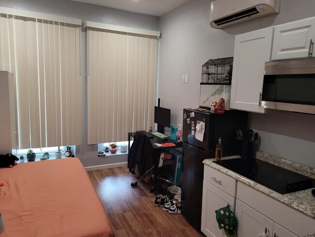 Building Photo - The Adams Apartments