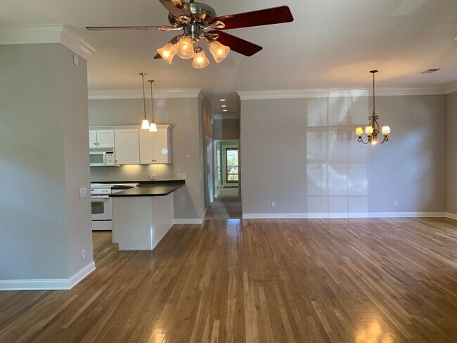 Building Photo - 4565 Woodwind Dr