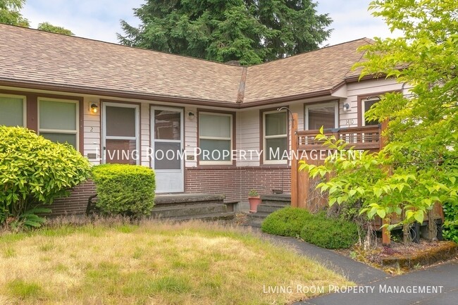 Primary Photo - Mid-Century Home in the Heart of Overlook