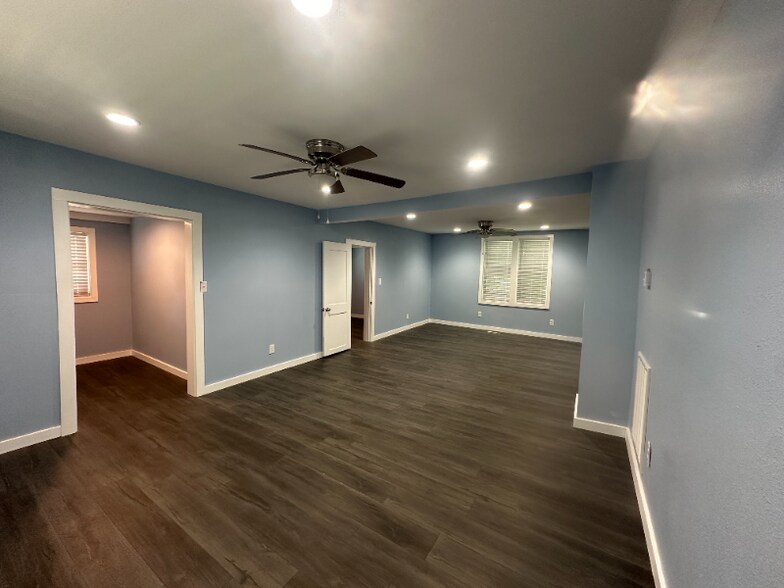 Building Photo - 265 Glade St