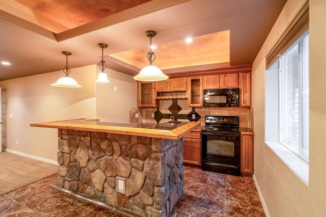 Building Photo - 5-bedroom, 3-bathroom home located in Windsor, CO.