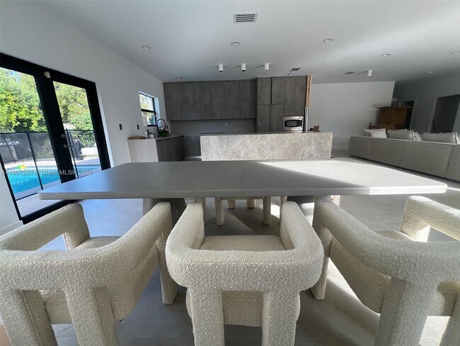 Building Photo - 12790 SW 91 Ave