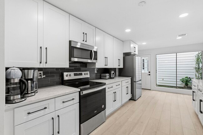 Building Photo - 9584 Doliver Dr