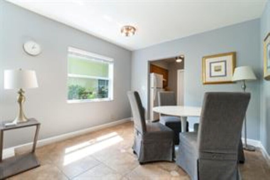 Building Photo - 2607 NE 8th Ave