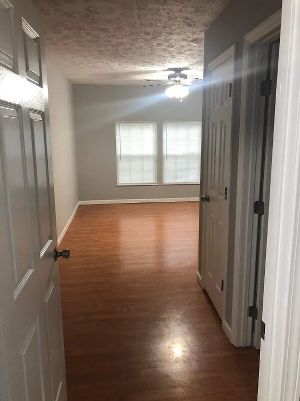 Building Photo - 9201 Shady Bend Ln