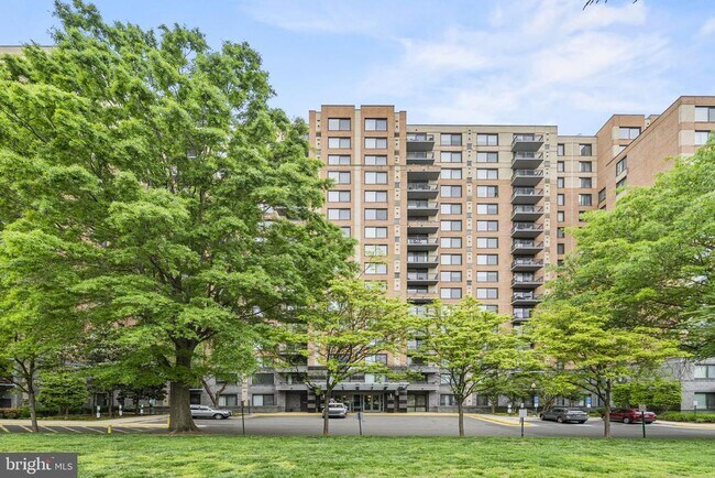 Building Photo - 2451 Midtown Ave