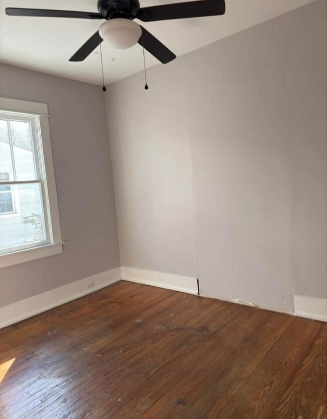 Building Photo - U of L Campus - 3 bedroom house!