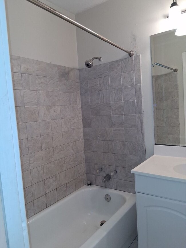 Building Photo - 3bed 2 bath in North East Jxn