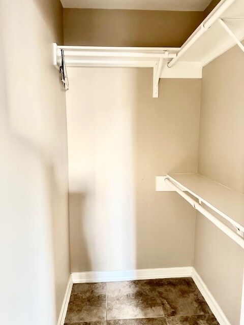 Building Photo - 2017 Treasure Oaks Dr