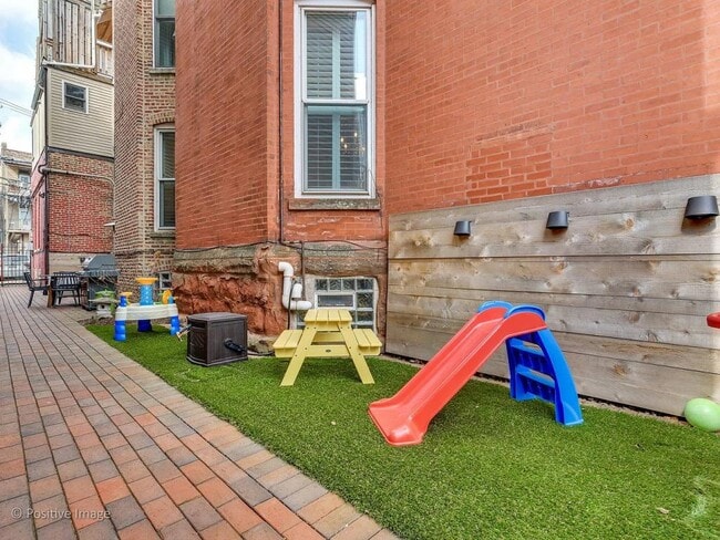 Building Photo - 1814 N Lincoln Park W
