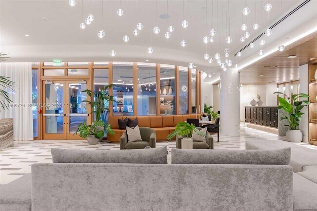 Building Photo - 3900 Alton Rd