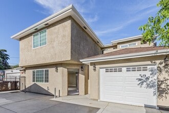 Building Photo - 2216 N Frederic St