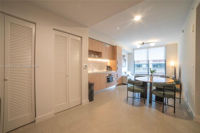 Building Photo - 11 NE 6th St