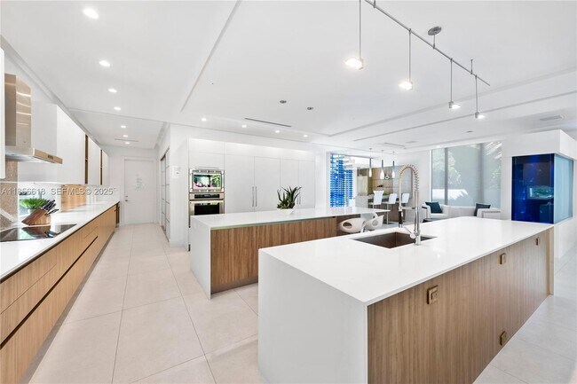 Building Photo - 310 SE 11th Ave