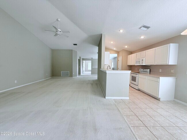 Building Photo - 812 Handsome Cab Ln