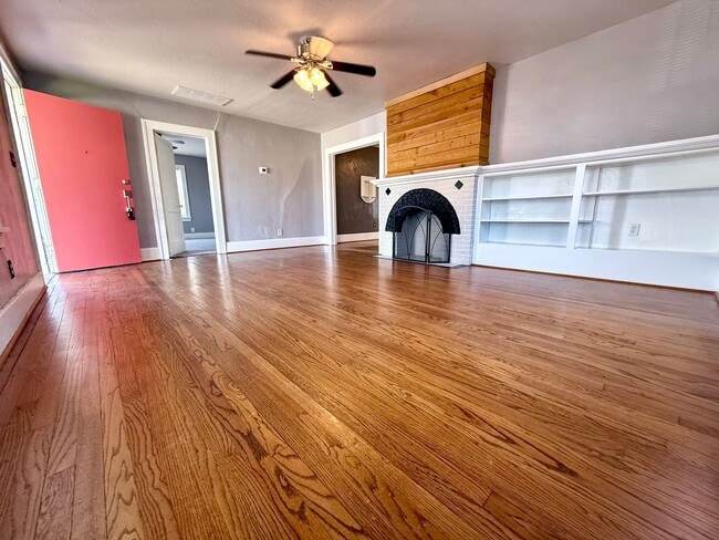 Primary Photo - Updated 2BD 1BA Craftsman Home in Central ...