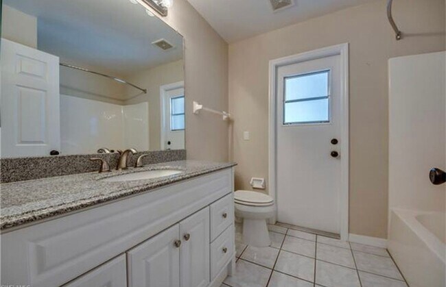 Building Photo - 1322 SW 5th Pl