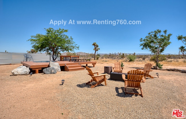 Building Photo - Updated 3 Bed 2 Bath Home on 2.5 Fenced In Acres with paid SOLAR PANELS!!