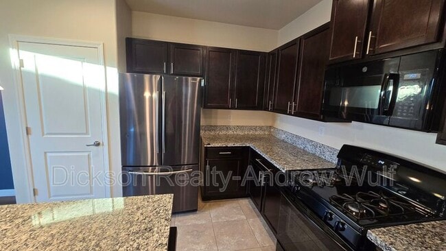 Building Photo - 7052 Diversey Dr