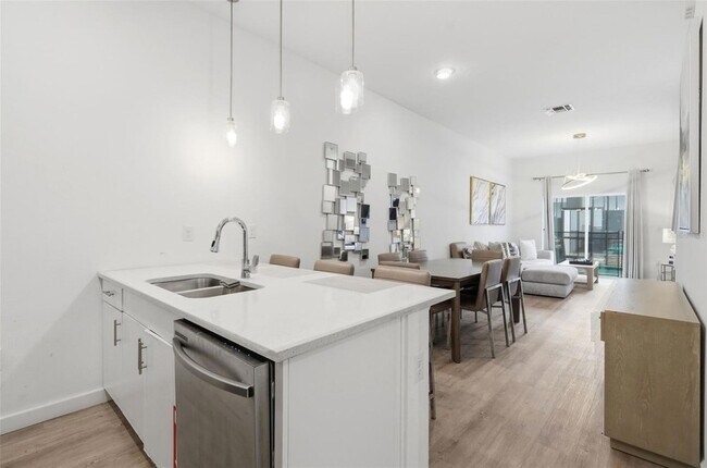 Building Photo - 285 Famagusta Dr