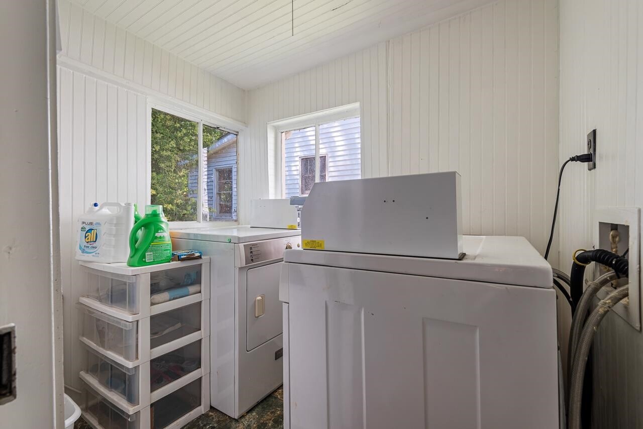 Building Photo - 903 Clarendon St