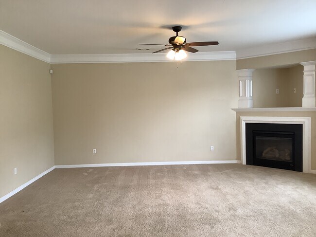 Building Photo - 11 Knoll Ridge Dr
