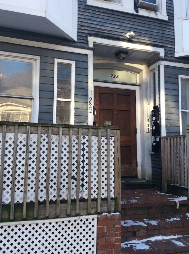 Building Photo - Video in Photos! Downtown York 2 Bedroom-1st Floor