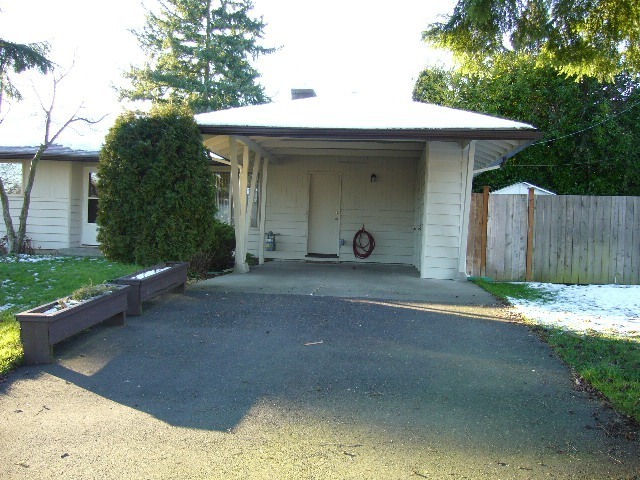 Building Photo - COZY 3- BEDROOM RAMBLER