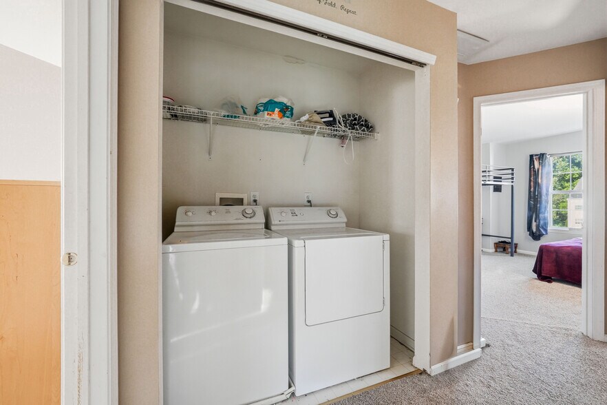 Building Photo - 327 Allens Ln