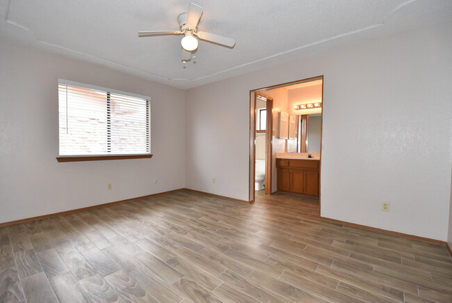 Building Photo - 11234 Red Hawk Ln