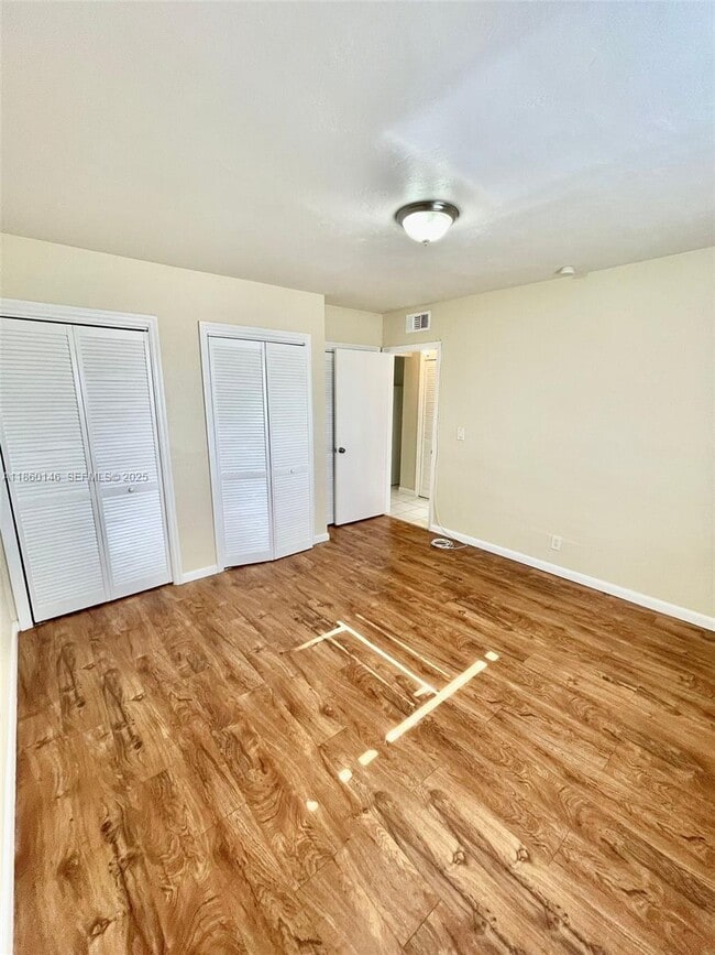 Building Photo - 1815 N Surf Rd