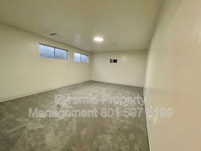 Building Photo - 874 E Angelina Ave