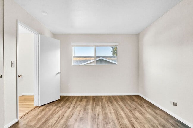 Building Photo - Great three bedroom townhome in UTC! Avail...