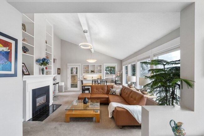 Building Photo - FURNISHED! Exquisite 3-Bedroom Furnished H...