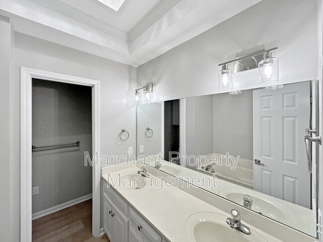 Building Photo - 7 Waxwing Ct