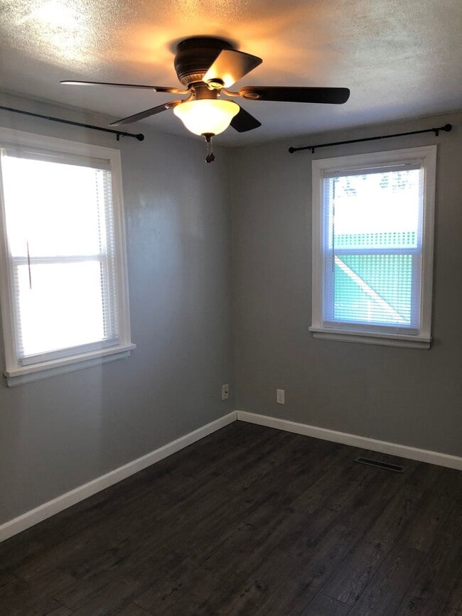 Building Photo - Clean & cozy 2 bedroom 1 bath Rancher comi...