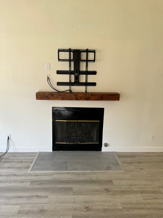 Building Photo - 512 E Lime Ave