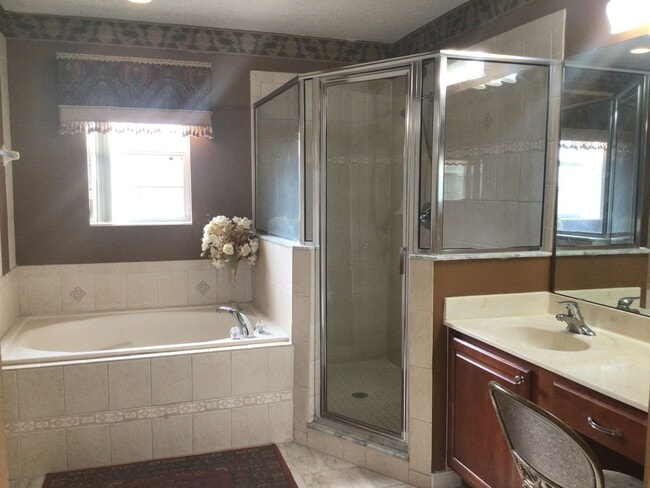 Building Photo - 410 Bloomfield Dr