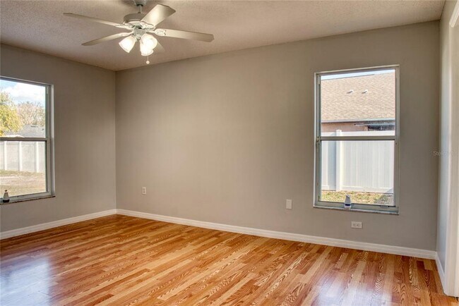 Building Photo - 1447 Kingston Way