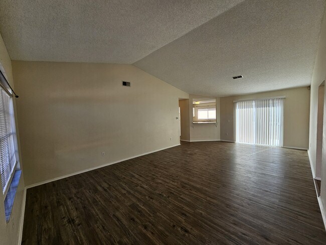 Building Photo - 312 Oak Track Pass