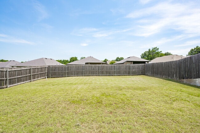 Building Photo - 3 Bedroom 2 Bath House for Lease!!