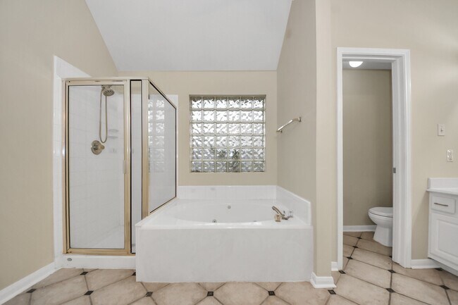 Building Photo - 10214 White Oak Trail Ln