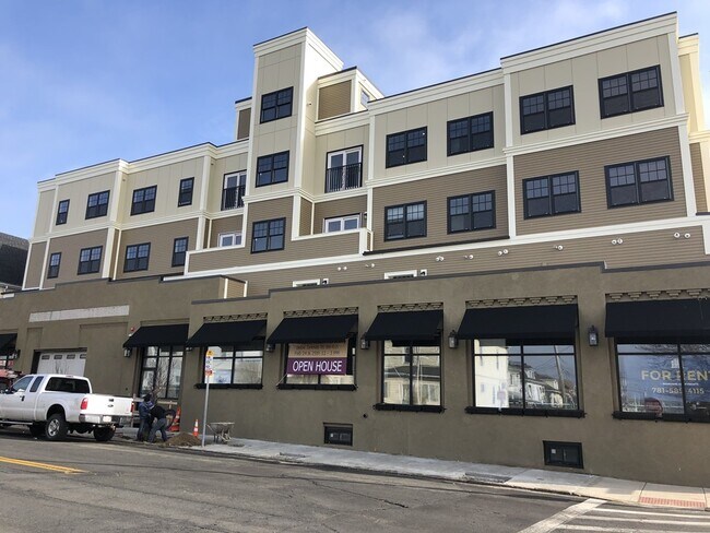 Primary Photo - 375 Main St