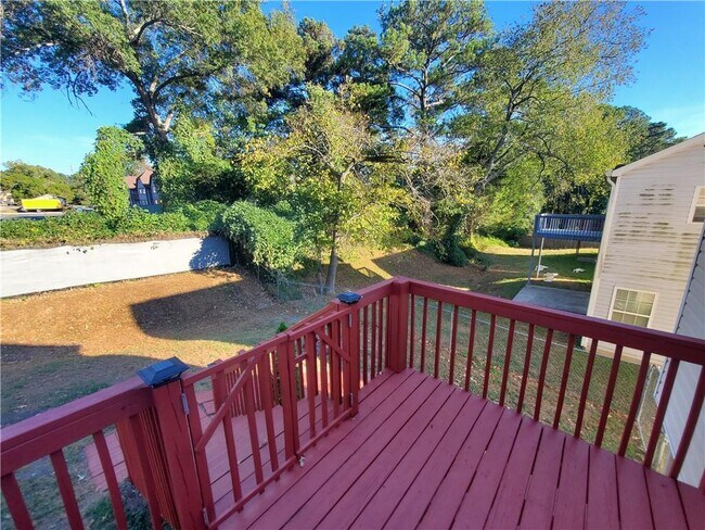 Building Photo - 5450 Twin Lakes Dr