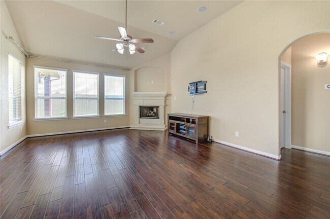 Building Photo - 6907 Stevenson Dr